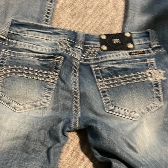 Miss Me boot cut jeans with diamond pockets and on the back waist band. - Picture 3 of 5